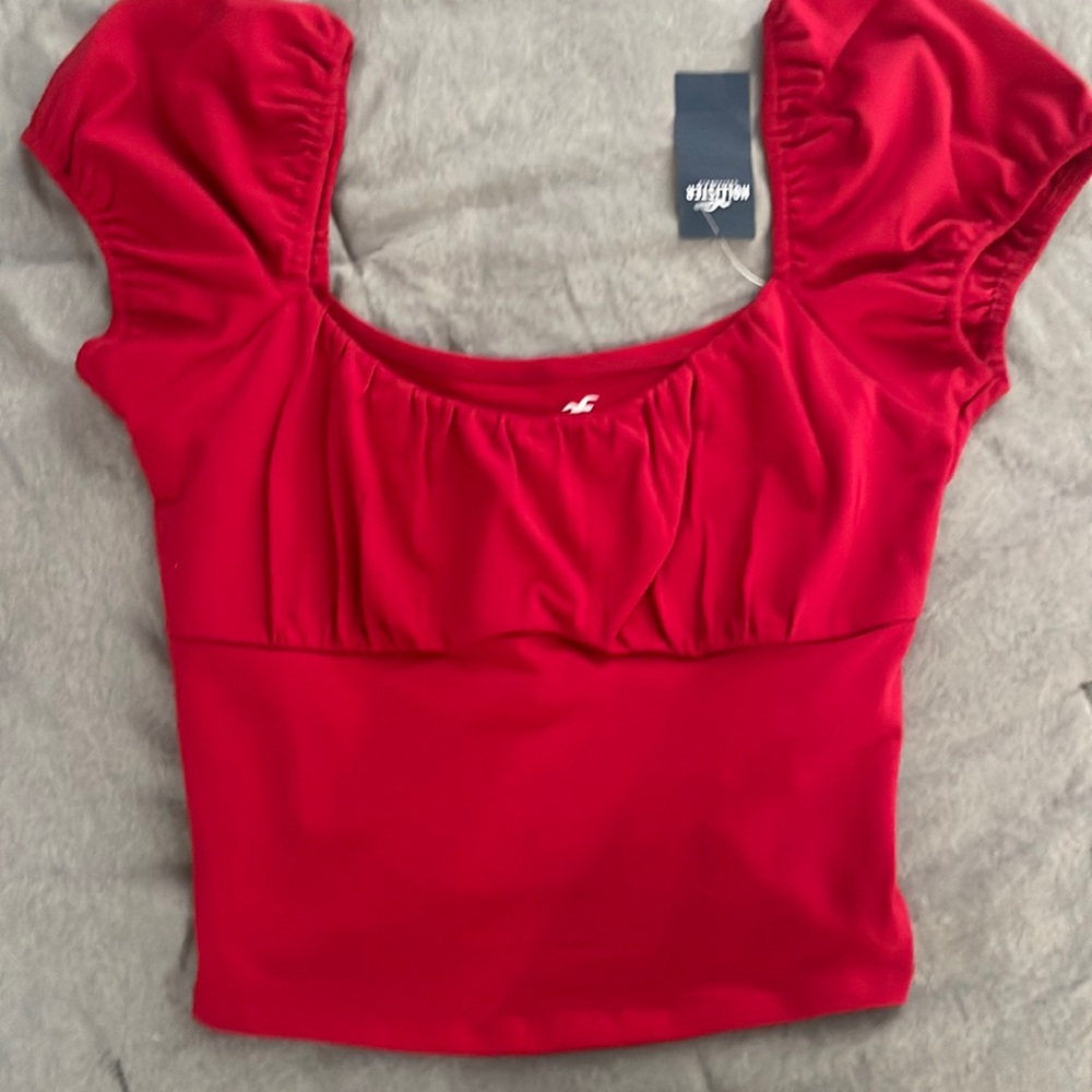 red hollister top